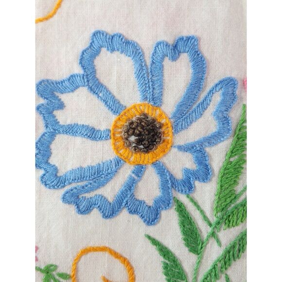 Estate Vintage Hand Embroidered Table Runner Cottagecore Floral Scalloped Edge - Picture 3 of 12